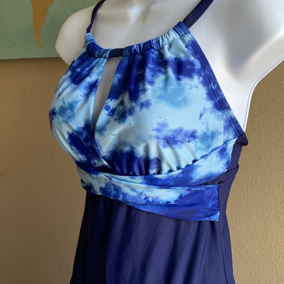 Sexy Onepiece tie dye / watercolor criss cross keyhole bust detail swimsuit - Picture 2 of 8